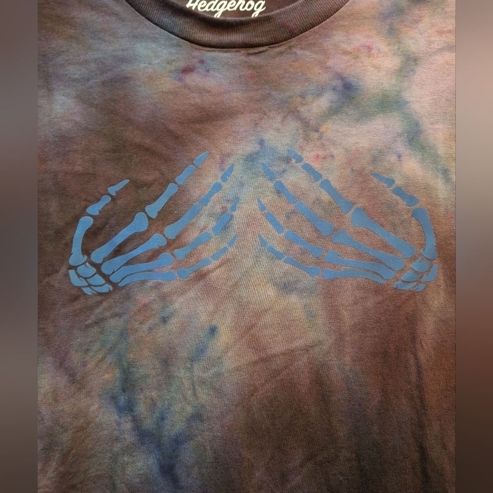 This is a Hedgehog Hustle brand glow in the dark skeleton hands womens XL T-shir - Picture 2 of 5